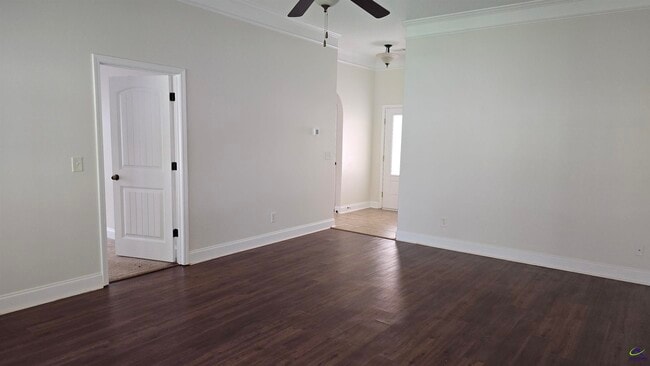 Building Photo - 213 Summerstone Bend