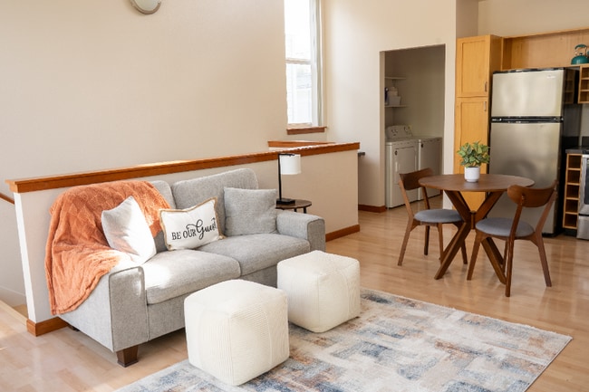 Foto del edificio - 24 Grand Ave