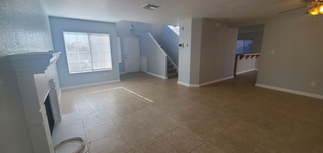 Building Photo - 3 BEDROOM, 2.5 BATH HOUSE WITH TWO CAR GAR...