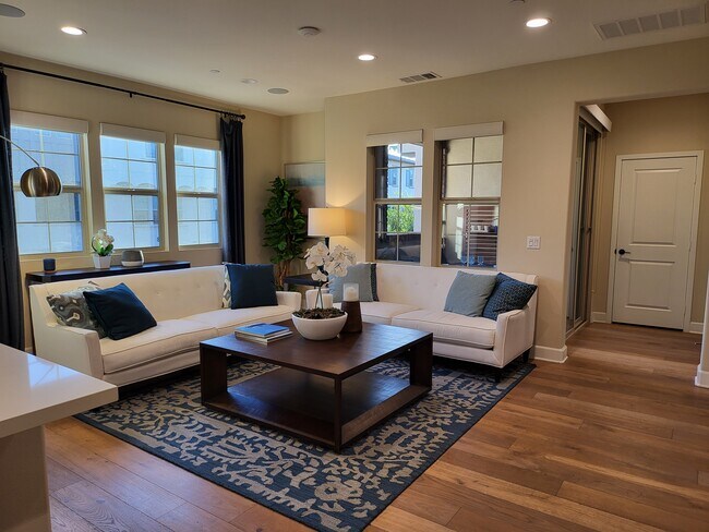 Building Photo - 843 Orchid Way