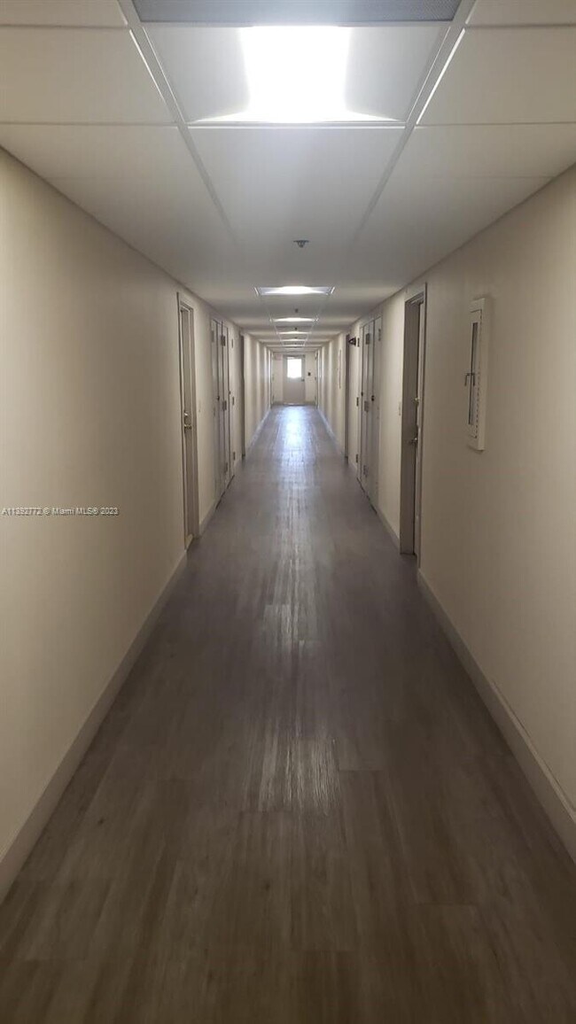 919 Hillcrest Dr Unit 301, Hollywood, FL 33021 Condo for Rent in