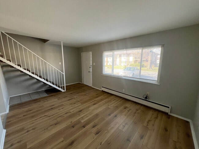 Building Photo - Adorable Townhome! - Presented by Tiffany ...