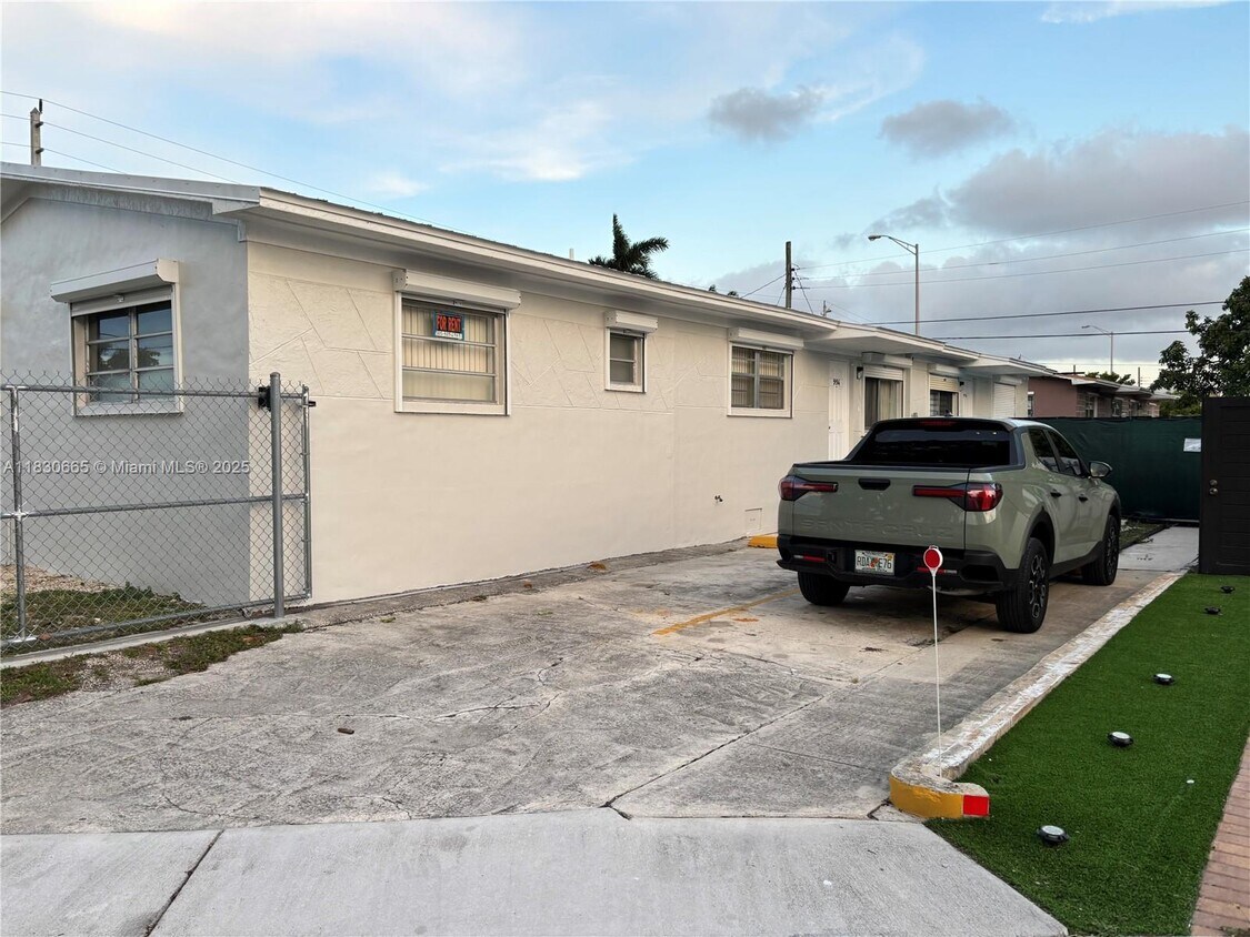 Foto principal - 994 SE 2nd Pl