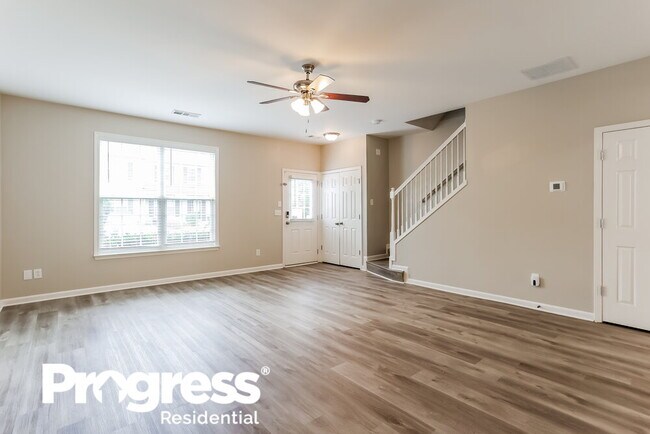Building Photo - 2830 Deerwood Ln