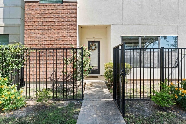Building Photo - 6 N Hutcheson St