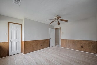 Building Photo - 811 Loire Ln