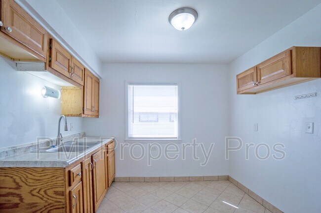 Building Photo - 5656 N 61st St