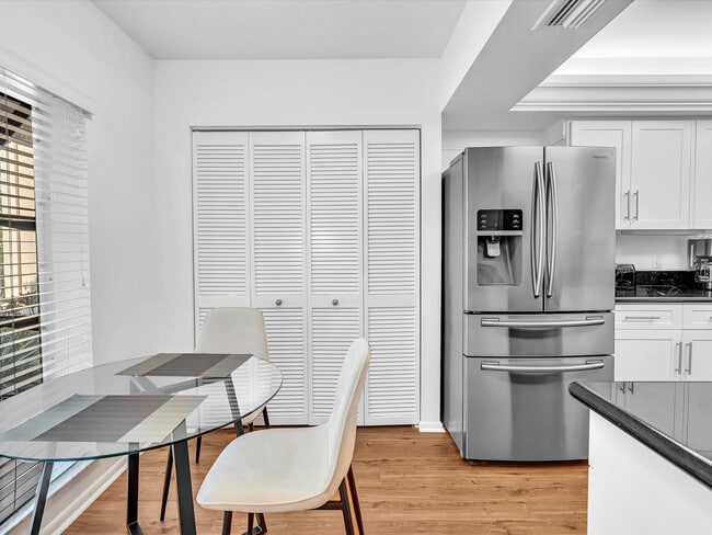 Foto del edificio - 5087 Oakhill Ln