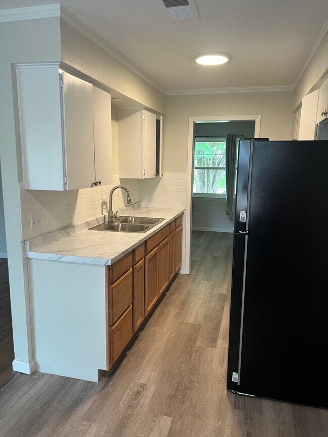 Foto del edificio - 562 W Ferndale Ln