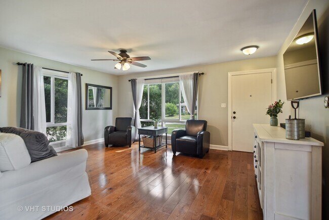 Foto del edificio - 123 Woodland Rd