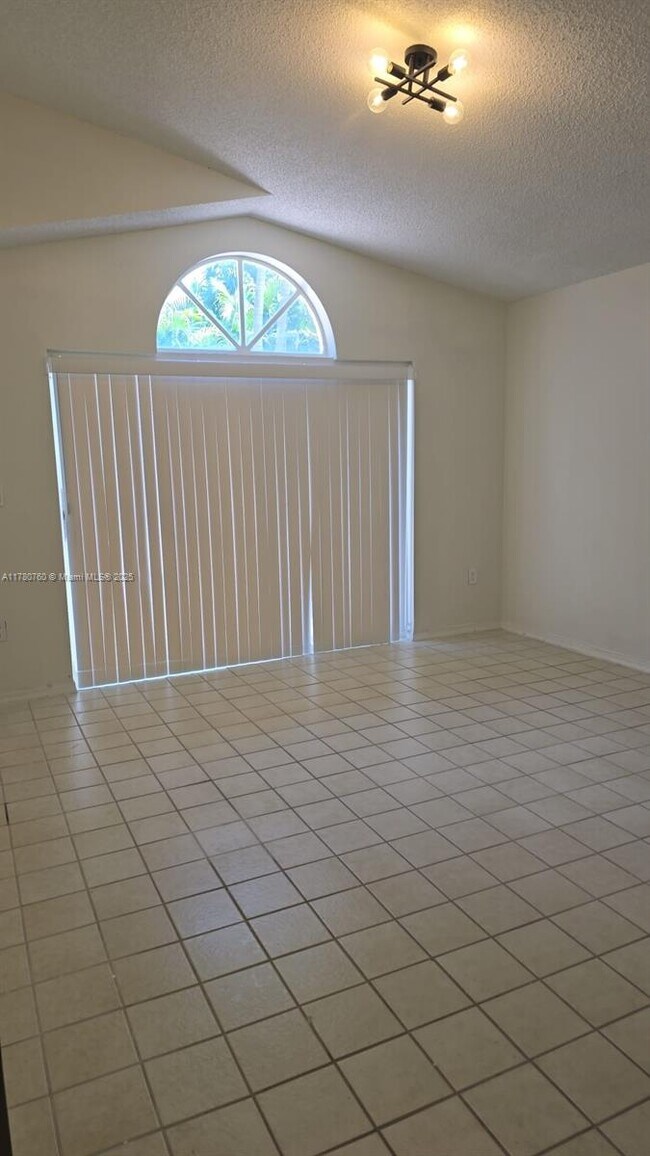 Foto del edificio - 8332 NW 195th Ter