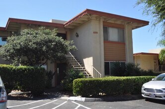 Building Photo - 6808 Hyde Park Dr