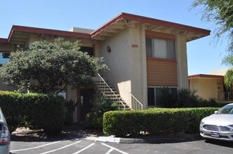 Building Photo - 6808 Hyde Park Dr