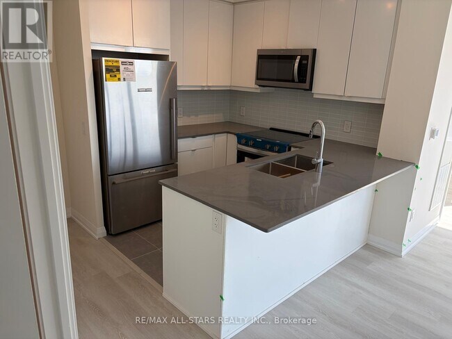 Photo du bâtiment - 3270 Sheppard Ave E