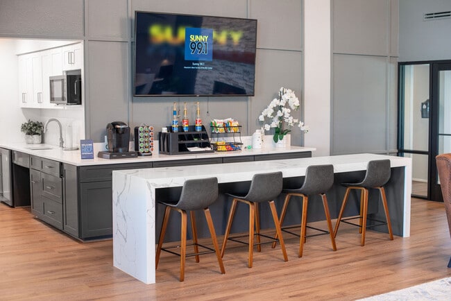 Huntcliff apartments — community photo - Huntcliff