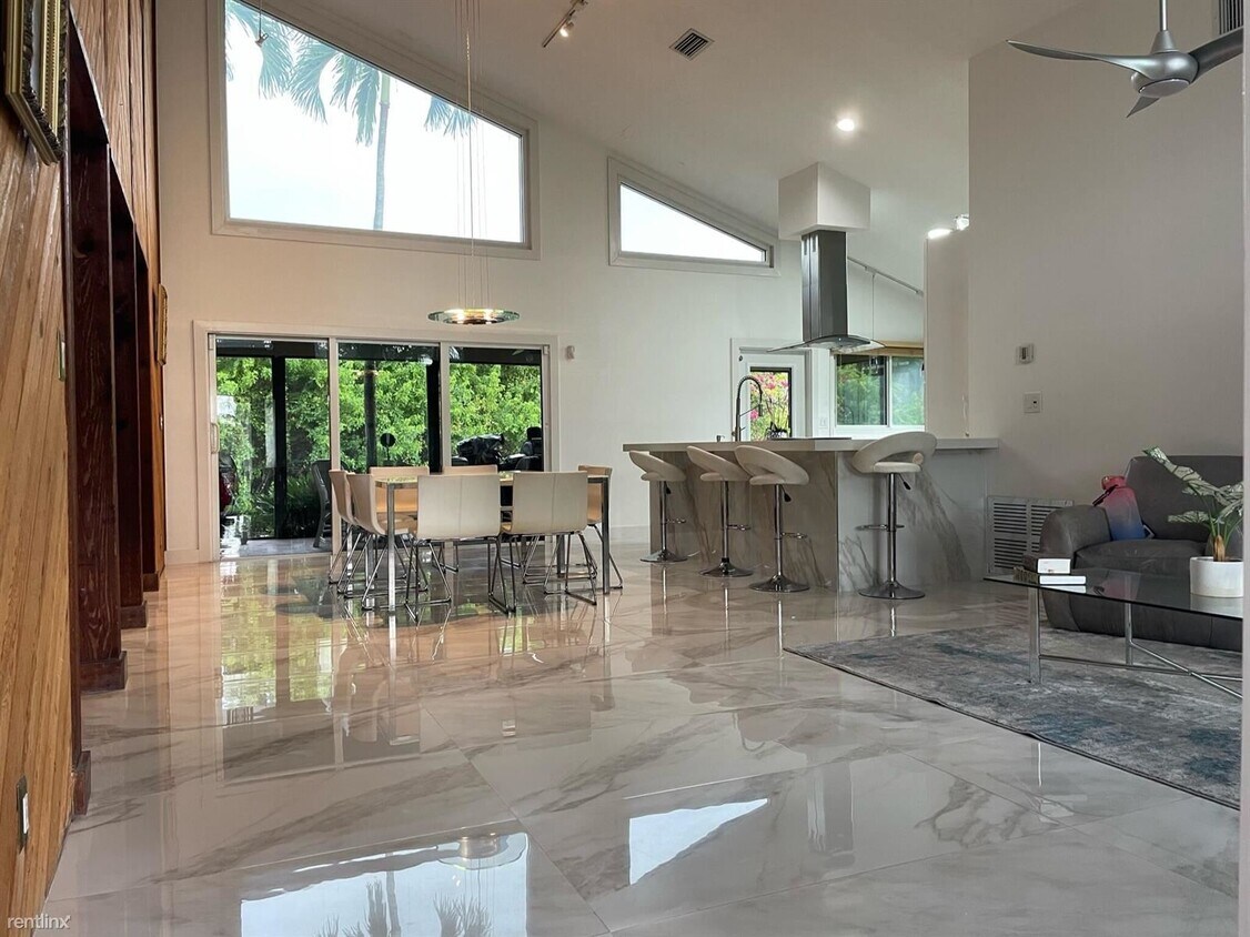 Foto principal - 3 br, 3 bath House - 4121 NW 5th Ave