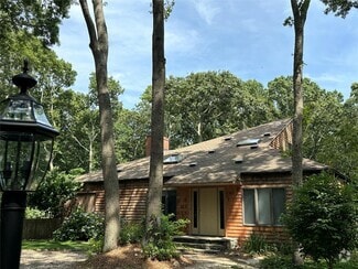 Building Photo - 101 Noyac Path