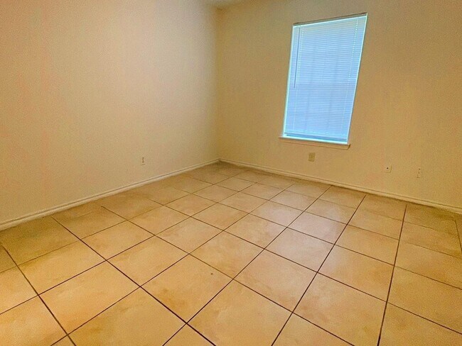 Foto del edificio - 1307 Brenda Ln