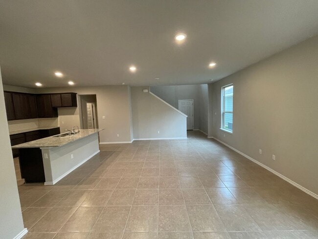 Foto del edificio - 2 Week Free Move-In Special! Like-New 4-Bedroom Home with Game Room in New San Antonio Community