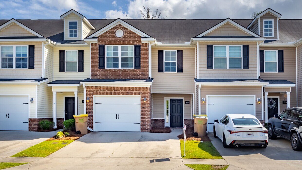 Primary Photo - Townhome living in Richmond Hill's Creeksi...