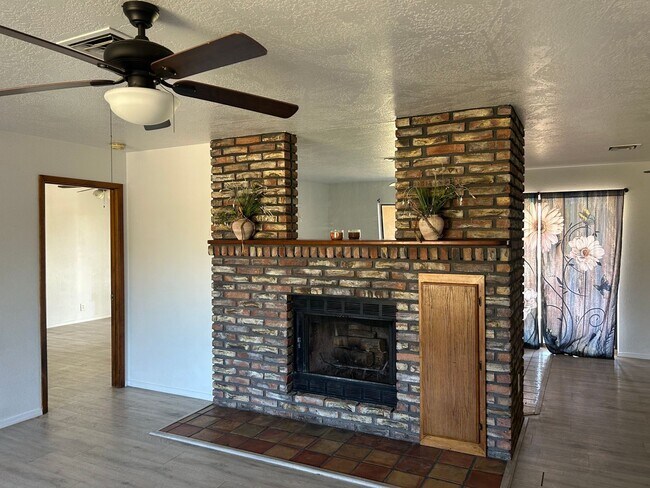 Foto del edificio - COUNTRY HOME ON 1.26 ACRES