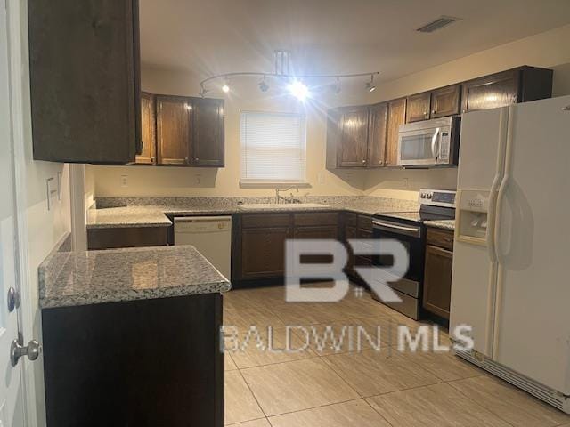 Building Photo - 41655 Pine Cir Dr