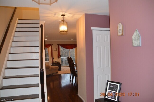 Building Photo - 2158 Jordan Ct