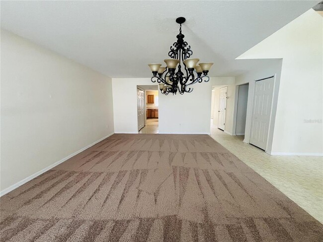 Building Photo - 102 Evergreen Dr