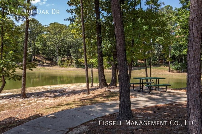 Building Photo - 417 Live Oak Dr