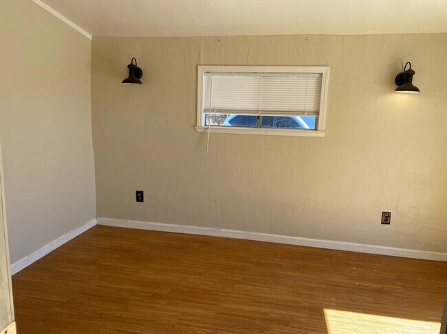 Building Photo - 10101 Viewpoint Ln
