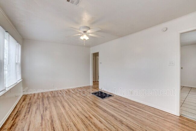 Building Photo - 3146 E Woodrow Pl