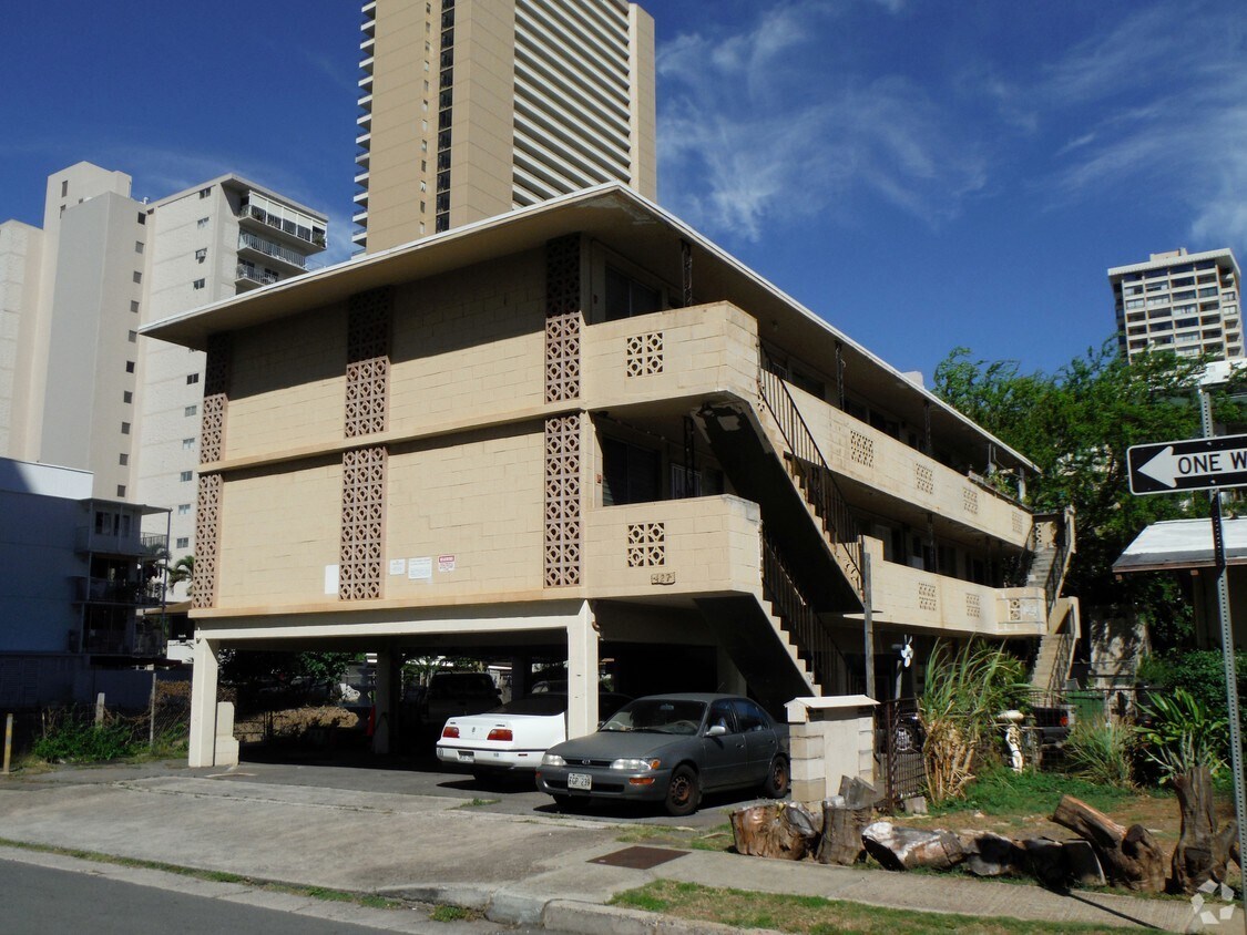 Building Photo - 427 Kalaimoku St