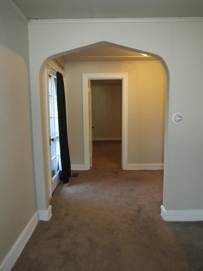 Building Photo - 319 W Elm St
