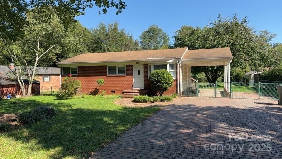 Primary Photo - 109 Pine Inn Dr