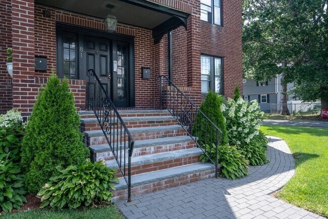 Building Photo - 81 Butler St