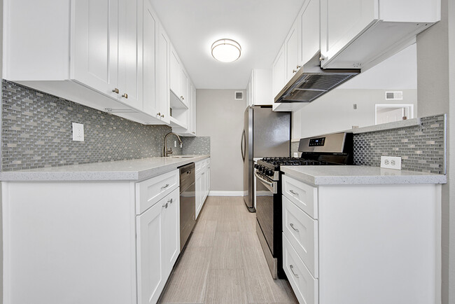 Foto del edificio - 15928 Vanowen St