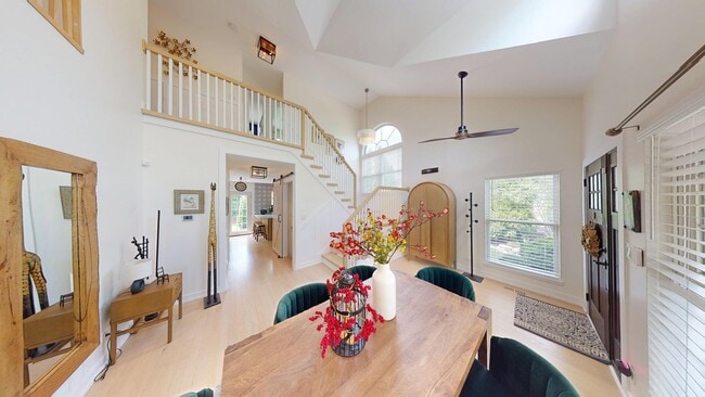 Building Photo - 2207 Periwinkle Ln