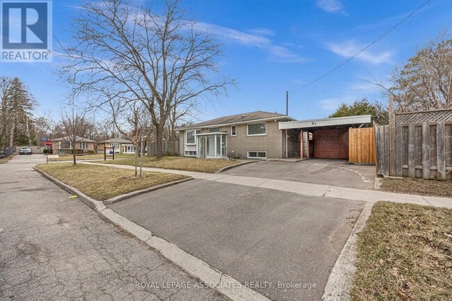 Building Photo - 81 Kencliff Crescent