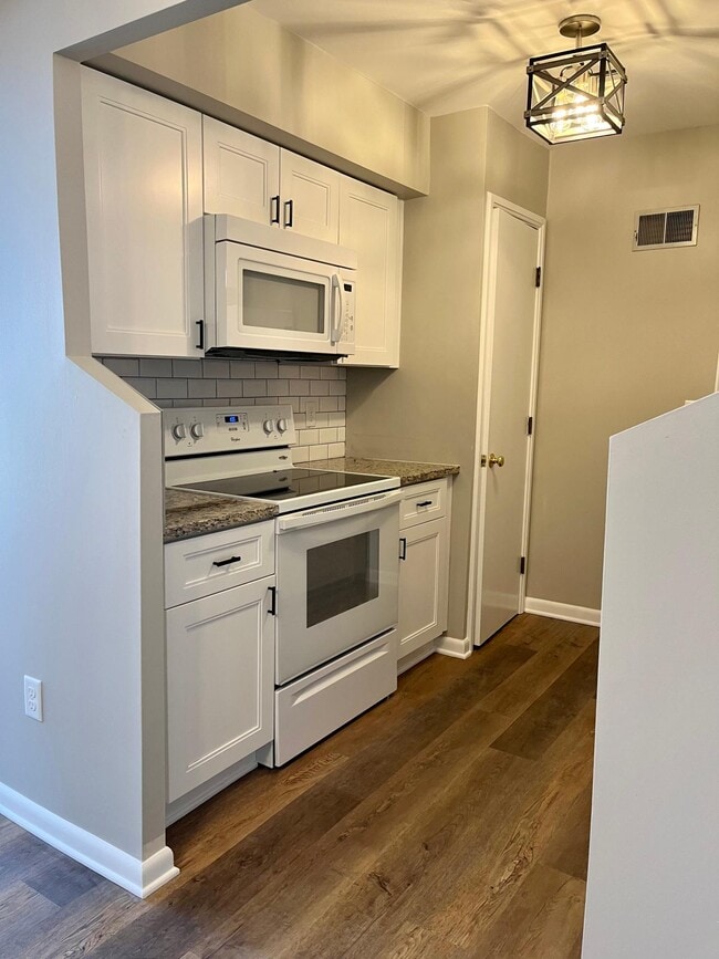 Full updated kitchen: new soft close cabinets, hardware, countertops and sink - 104 Turtle Creek Rd