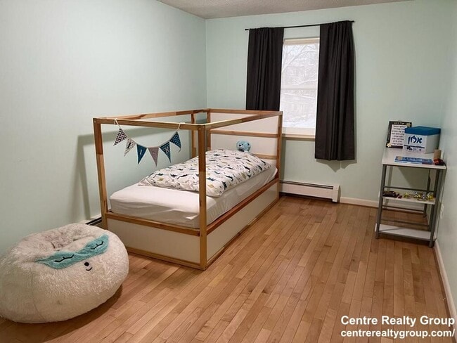 Building Photo - Top-notch and unique apartment