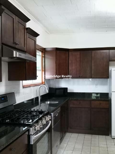 Primary Photo - 24 Hardwick St