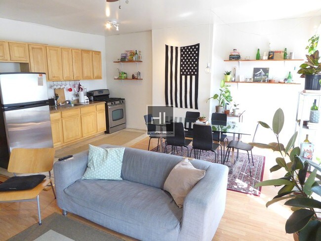 Building Photo - 793 Monroe St