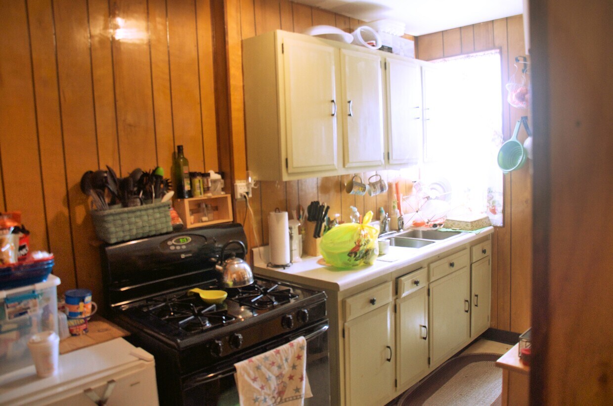 Foto principal - 225 S Hannevig Ave