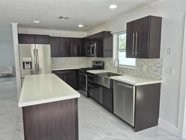 Foto del edificio - 5820 SW 58th Ct