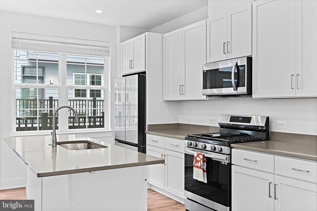 Foto del edificio - 11224 Bunsen St