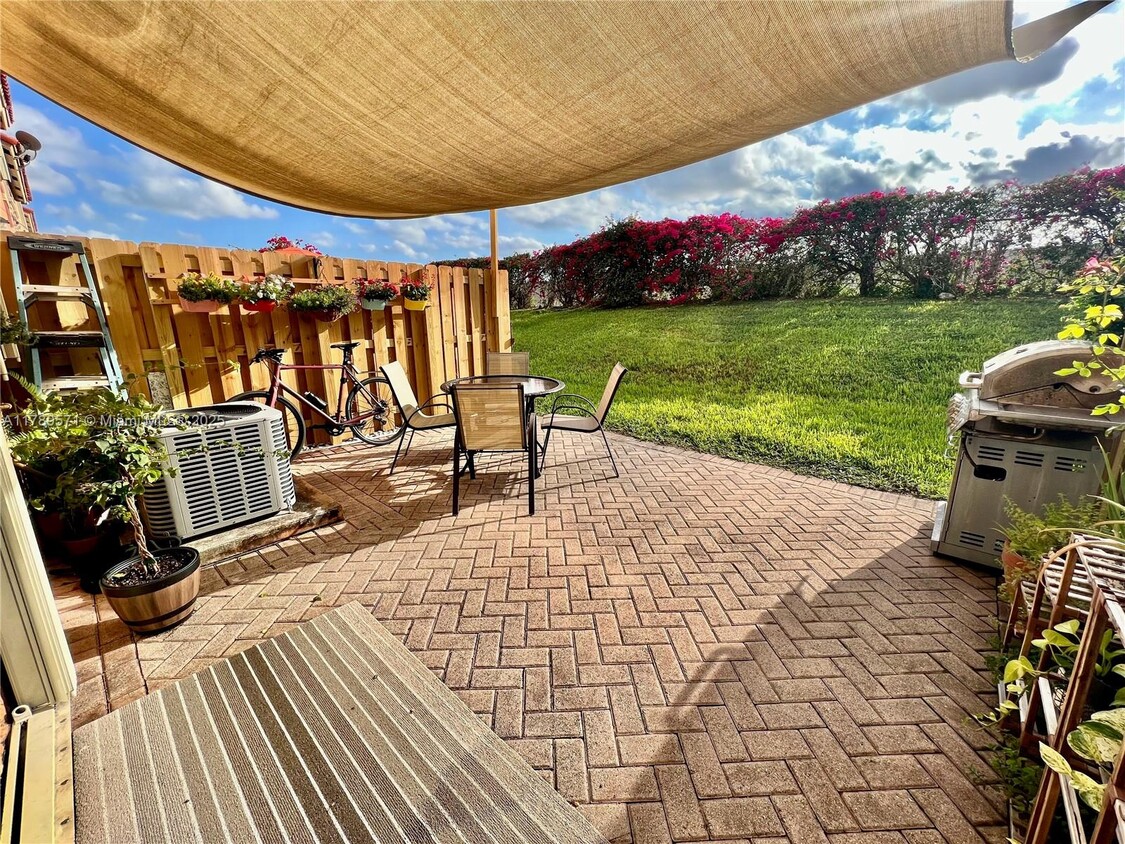 Foto principal - 6120 NW 116 Pl