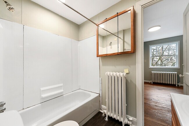 Building Photo - 2309 Tilbury Ave