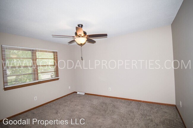 Building Photo - 2 br, 1.5 bath House - 7103 Forest Ct