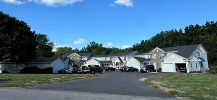 Building Photo - 8002 Green Meadow Ct