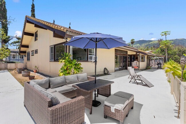 Foto del edificio - Completely Remodeled 3 Bed/3 Bath with Exp...